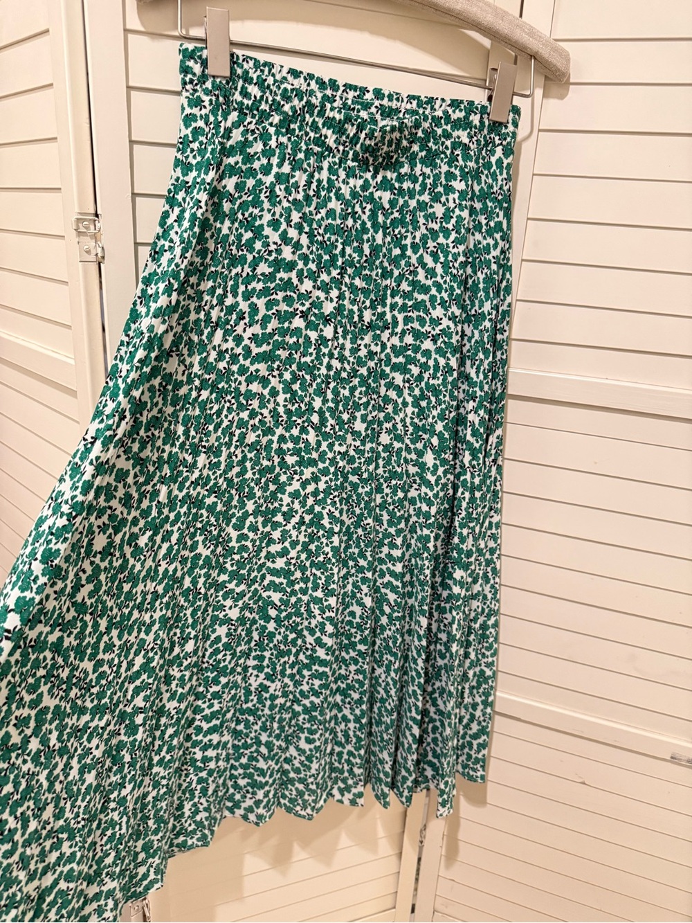 Max Studio Green Floral Pleated Midi Skirt - Women's medium